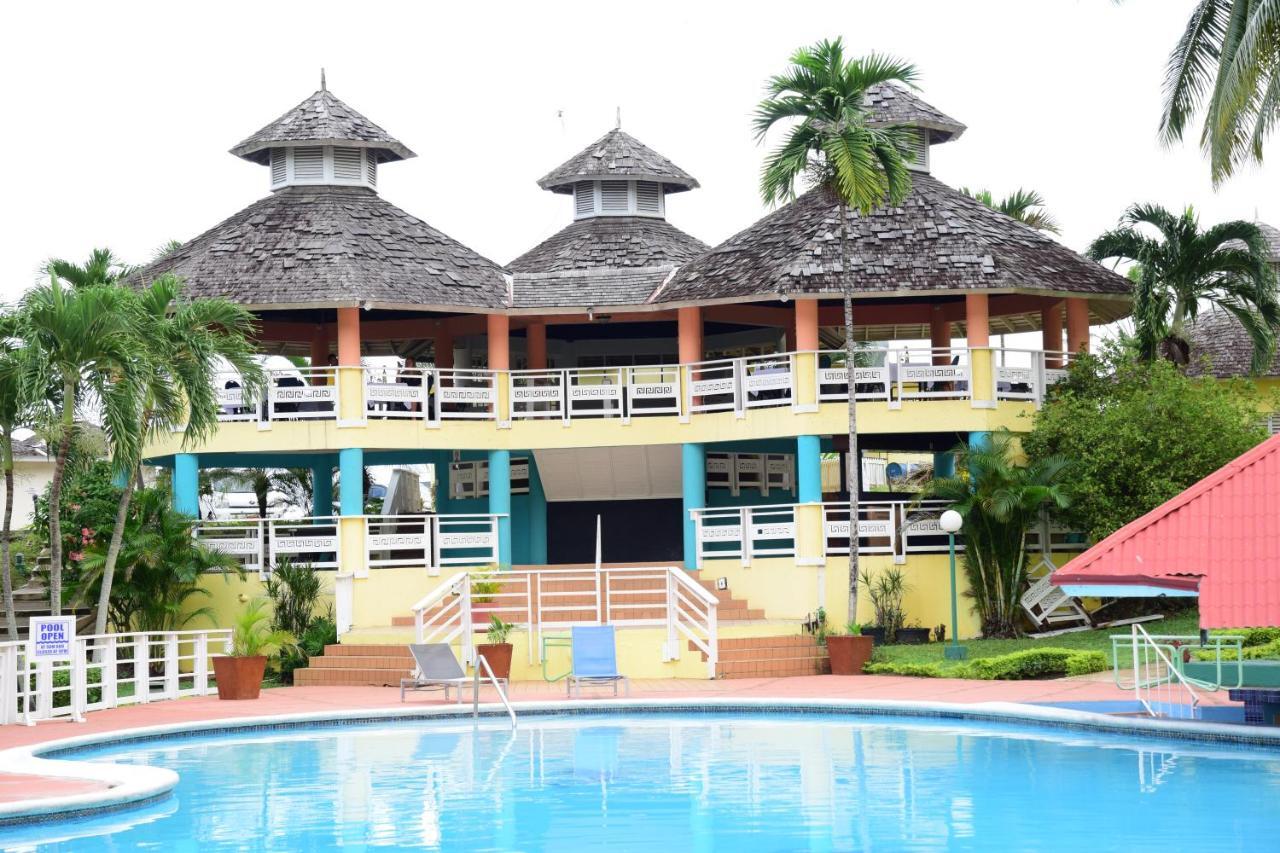 River Side Apt 9 @ Mystic Ridge. Ocho Rios Exterior photo