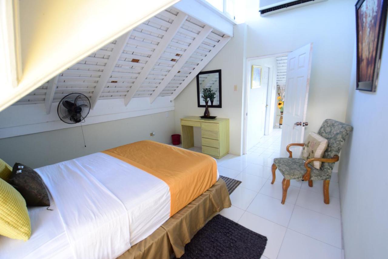 River Side Apt 9 @ Mystic Ridge. Ocho Rios Exterior photo