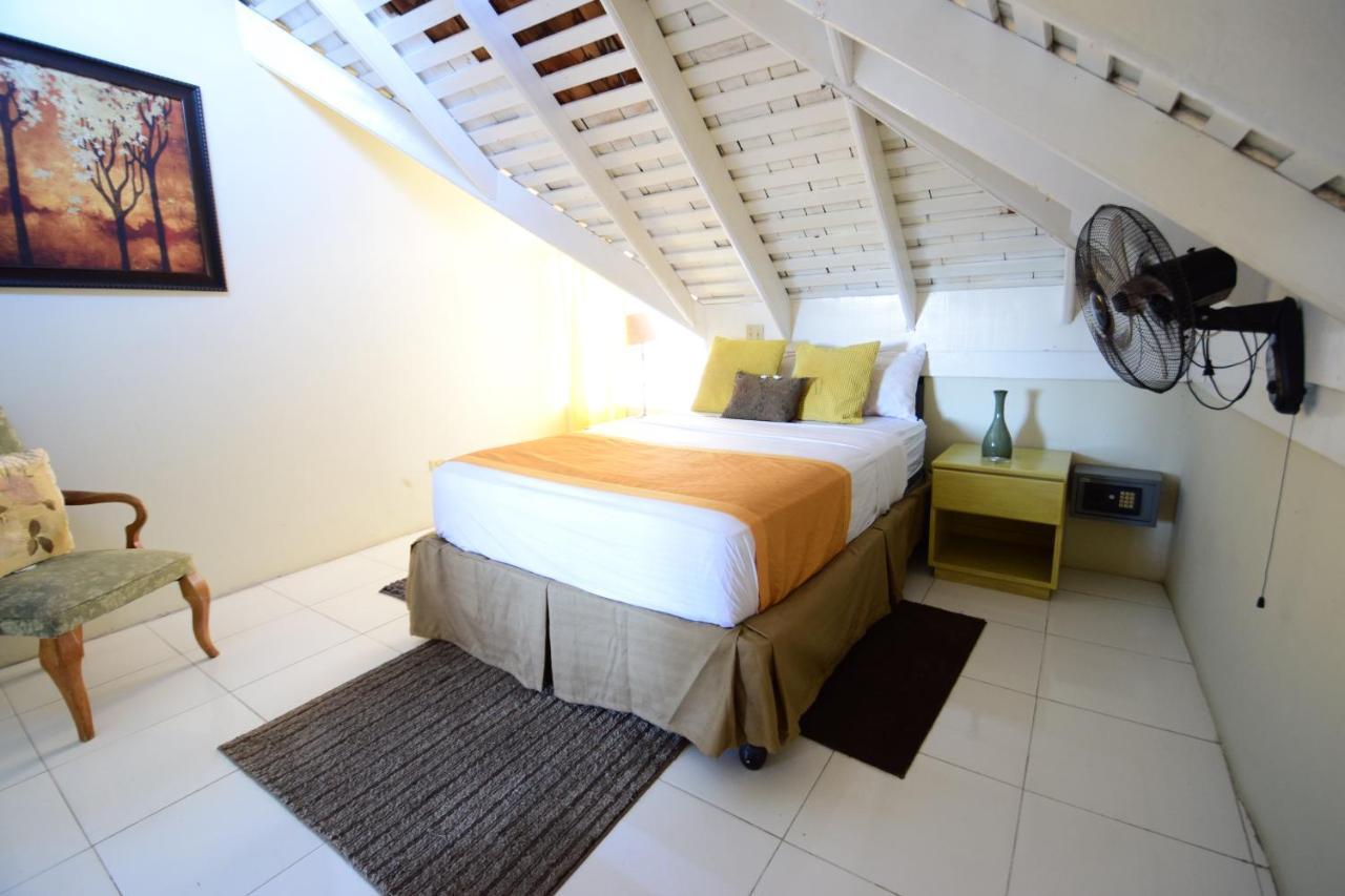 River Side Apt 9 @ Mystic Ridge. Ocho Rios Exterior photo