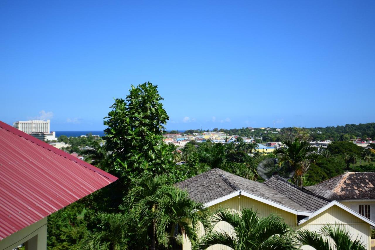River Side Apt 9 @ Mystic Ridge. Ocho Rios Exterior photo